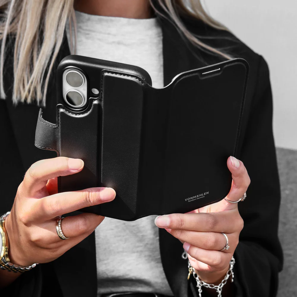 VONMAHLEN Like Leather Folio iPhone 17 - Black