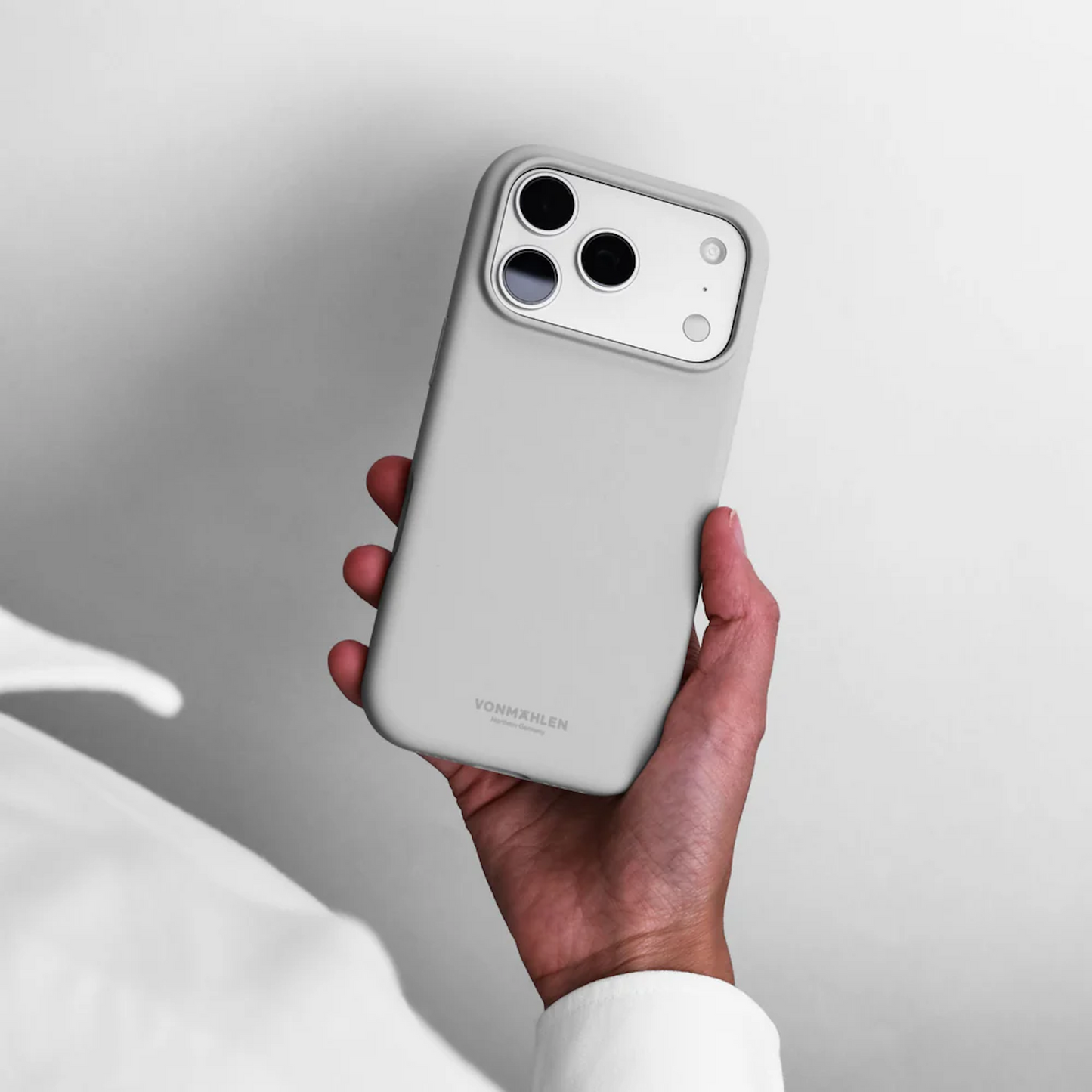 VONMAHLEN Soft Silicone Case iPhone 17 Pro - Light Gray