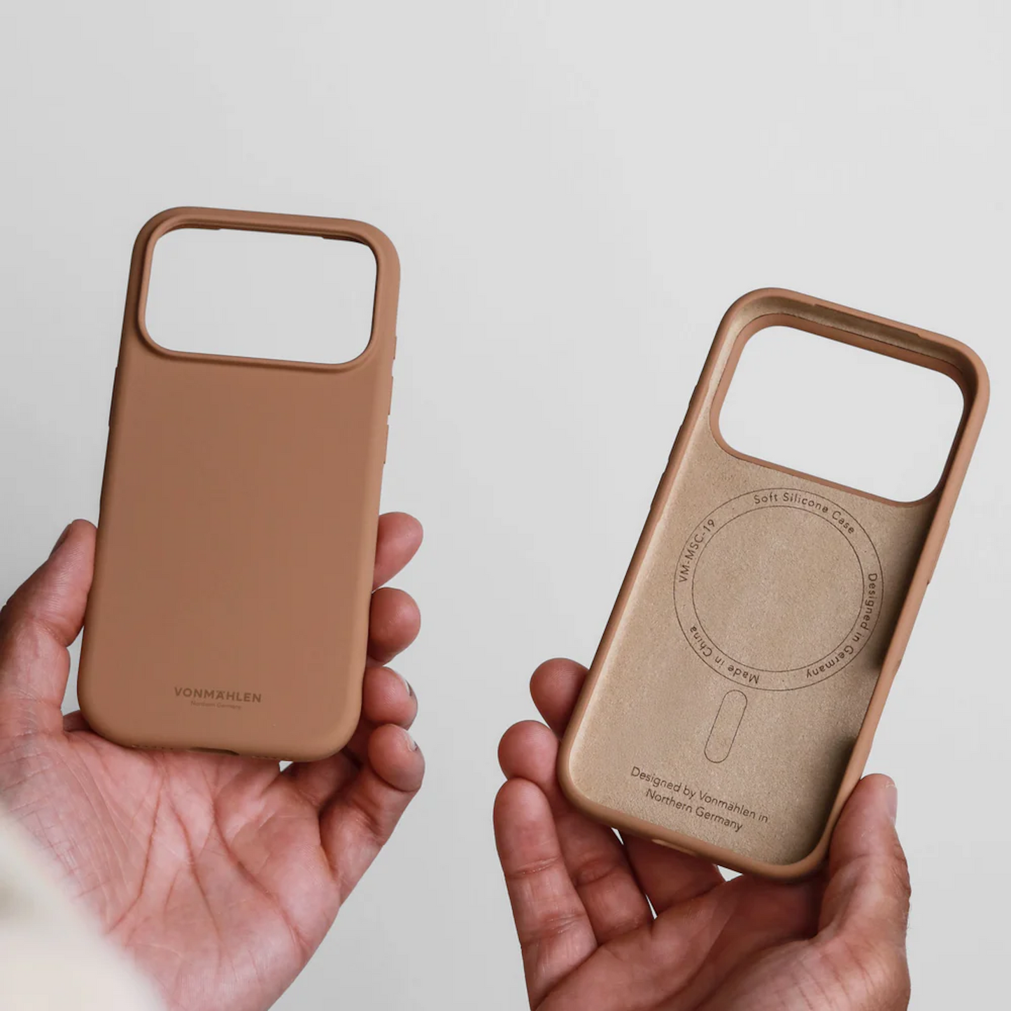 VONMAHLEN Soft Silicone Case iPhone 17 Pro- Dark Cream