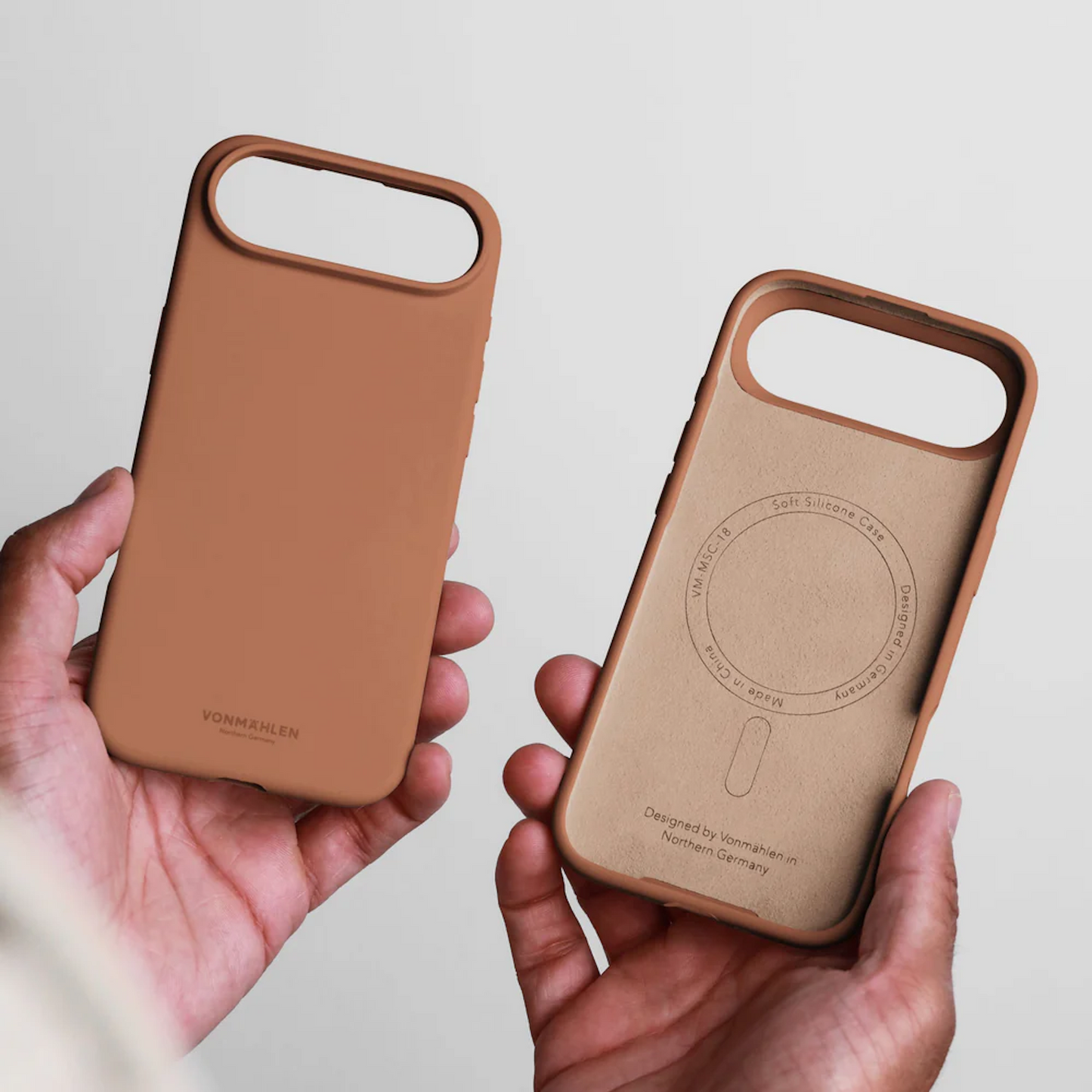 VONMAHLEN Soft Silicone Case iPhone 17 Air - Dark Cream