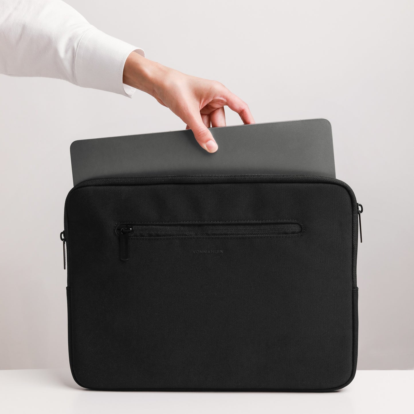 VONMAHLEN Soft Sleeve for MacBook Pro 14" - Black
