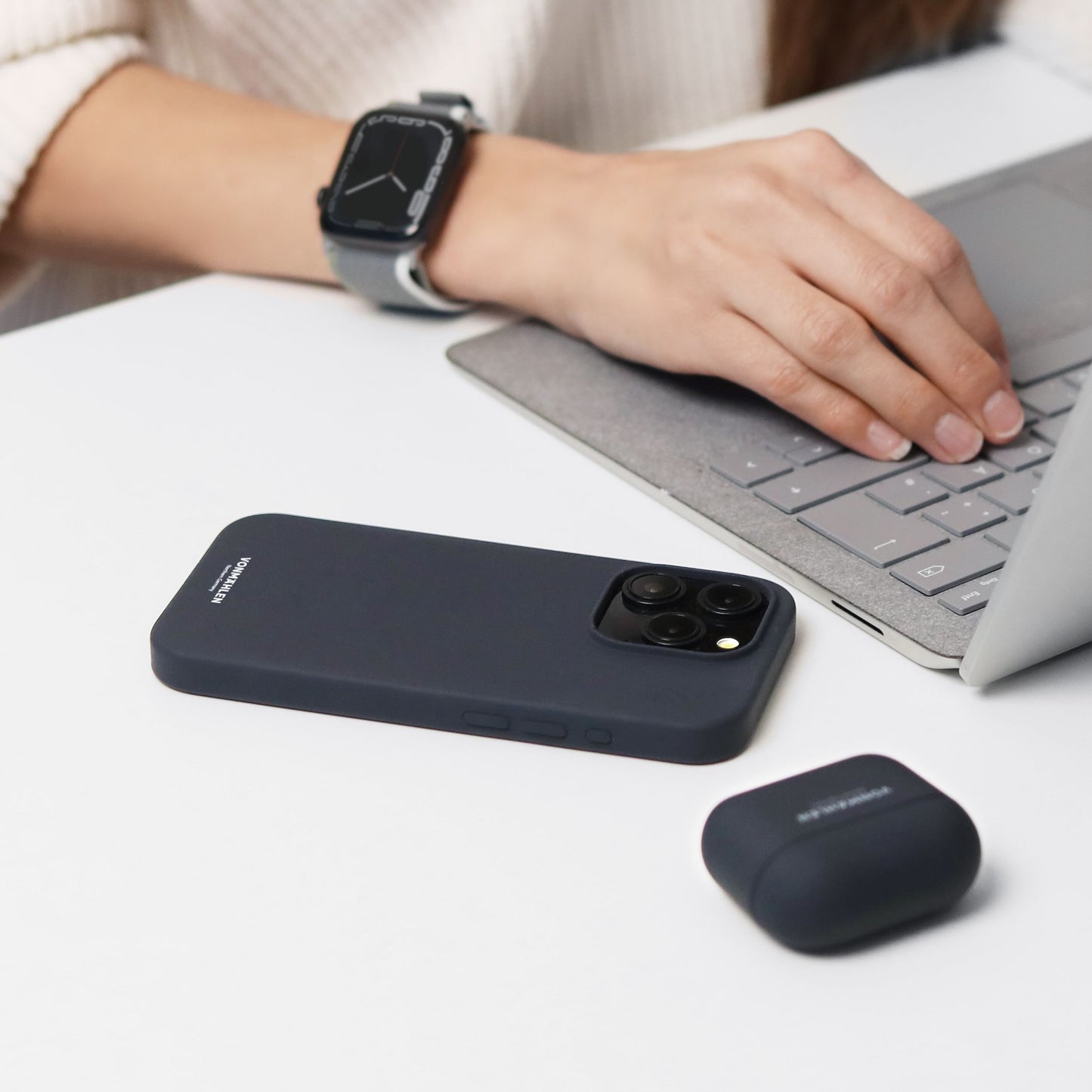 VONMAHLEN Eco Silicone Case - iPhone 15 Pro - Navy
