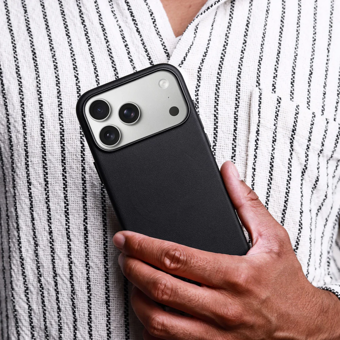 VONMAHLEN Like Leather Case iPhone 17 Pro - Black