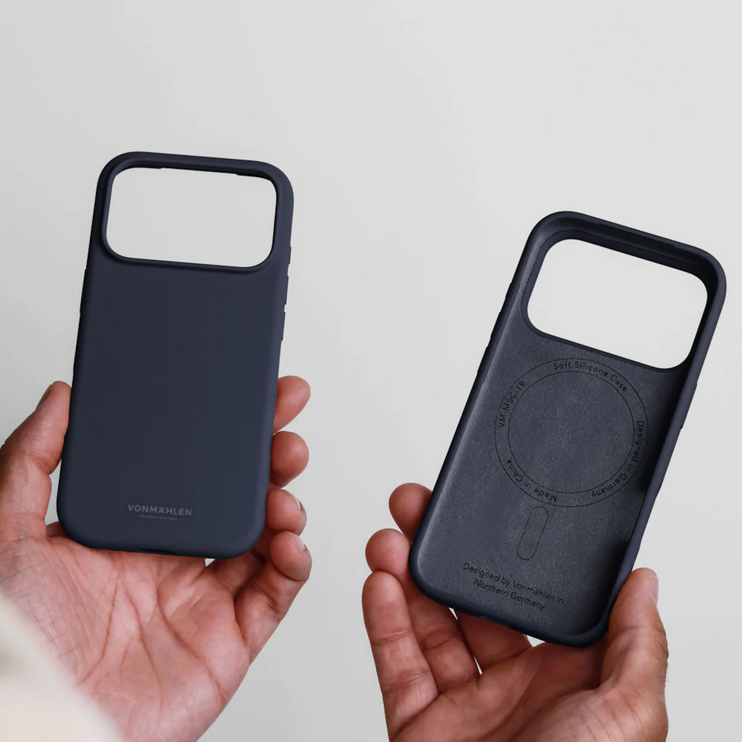 VONMAHLEN Soft Silicone Case iPhone 17 Pro Max - Navy
