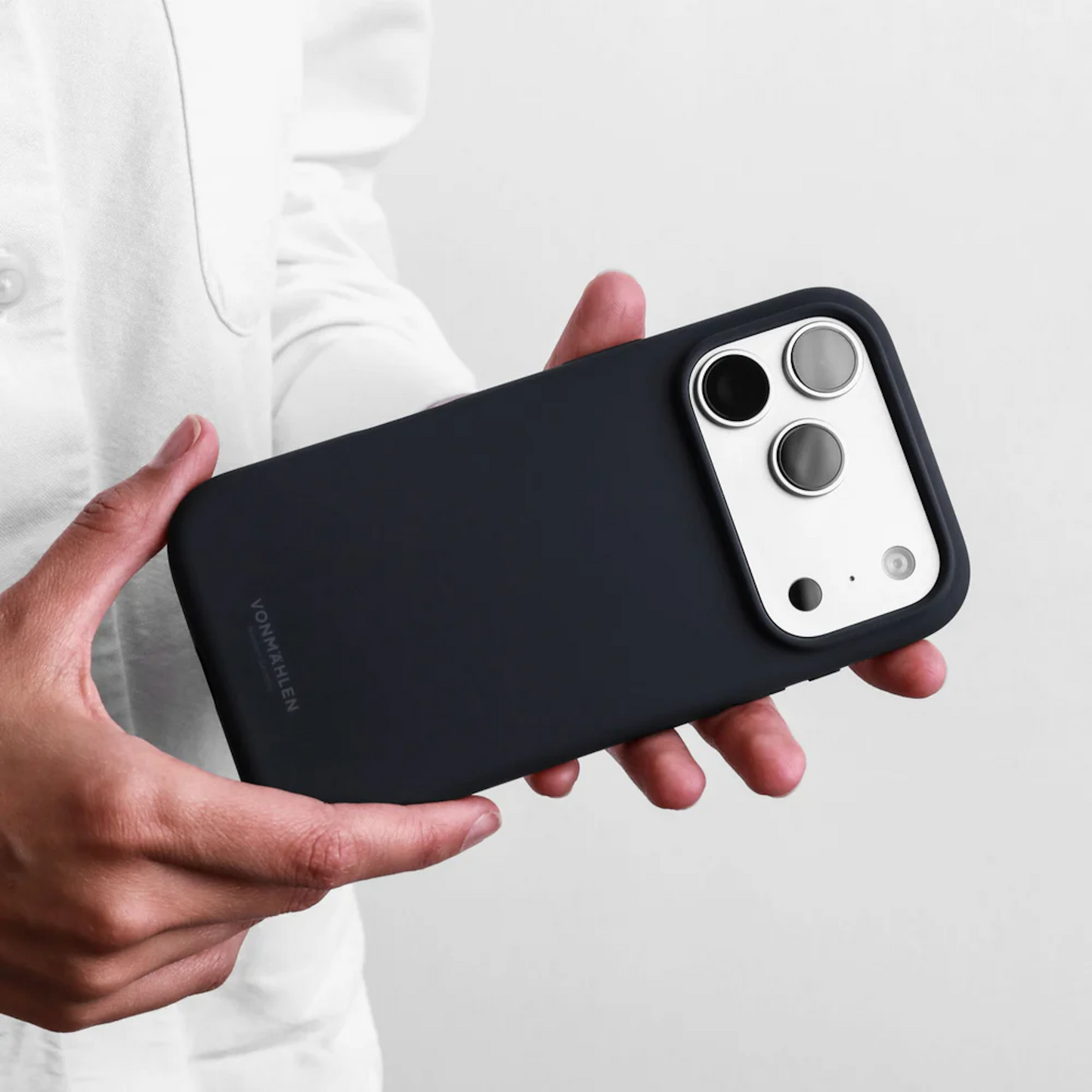 VONMAHLEN Soft Silicone Case iPhone 17 Pro - Navy