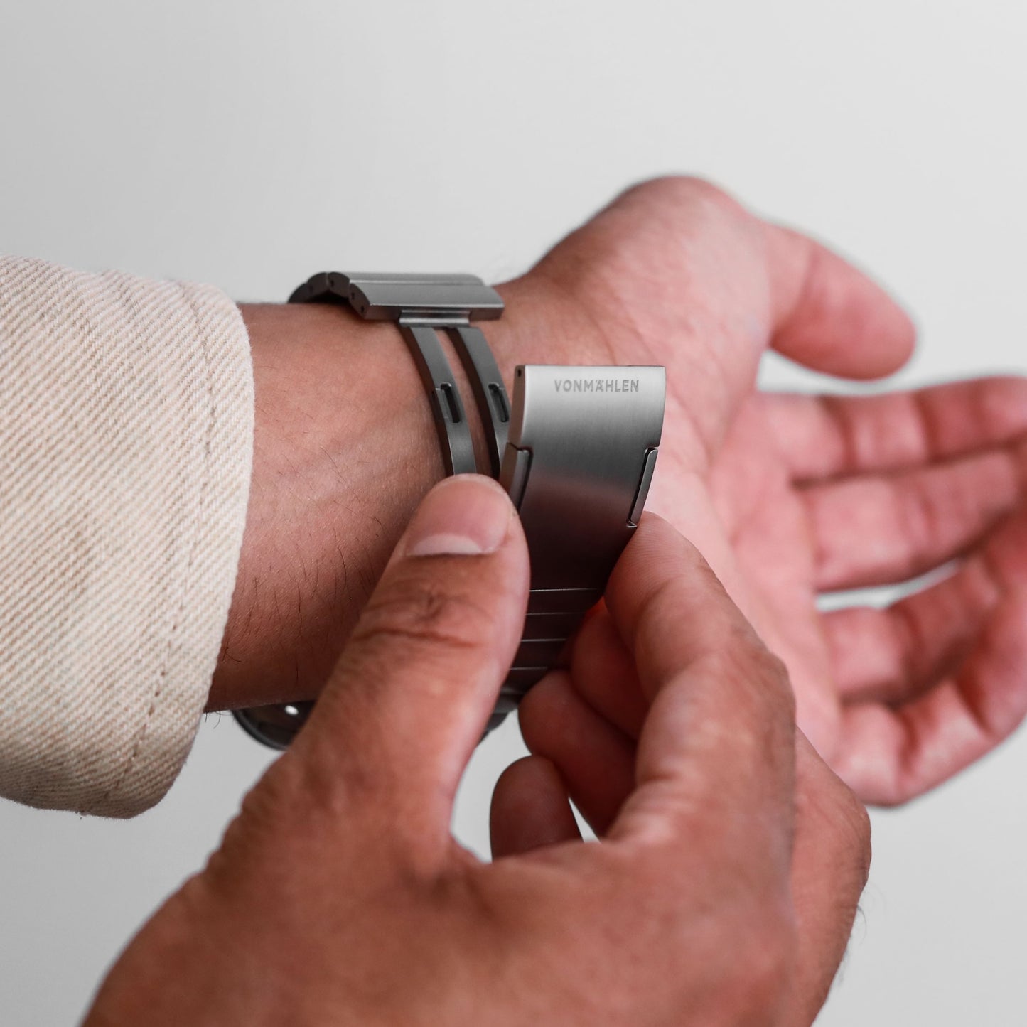 Link_Bracelet_Pro_Titanium_44 | 45 |46|49mm_One Size_Nature