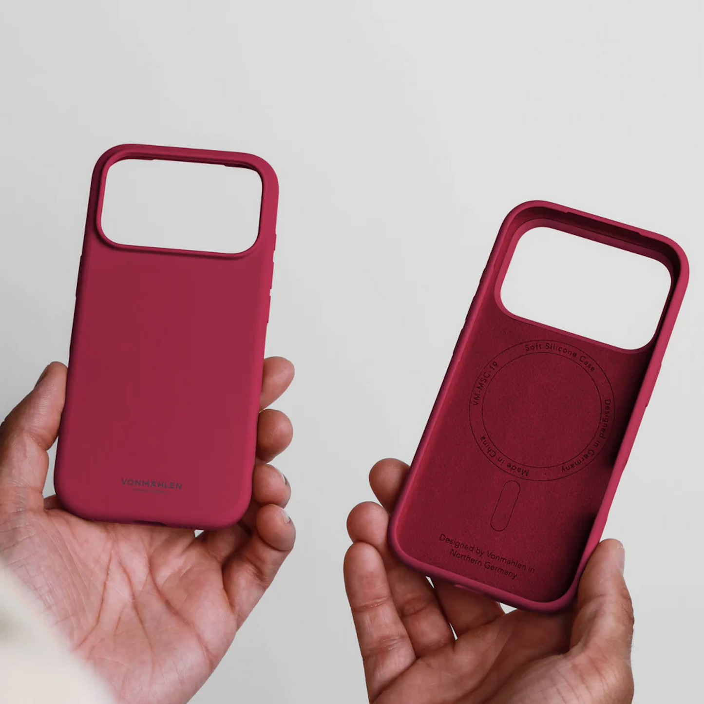 VONMAHLEN Soft Silicone Case iPhone 17 Pro - Dark Red
