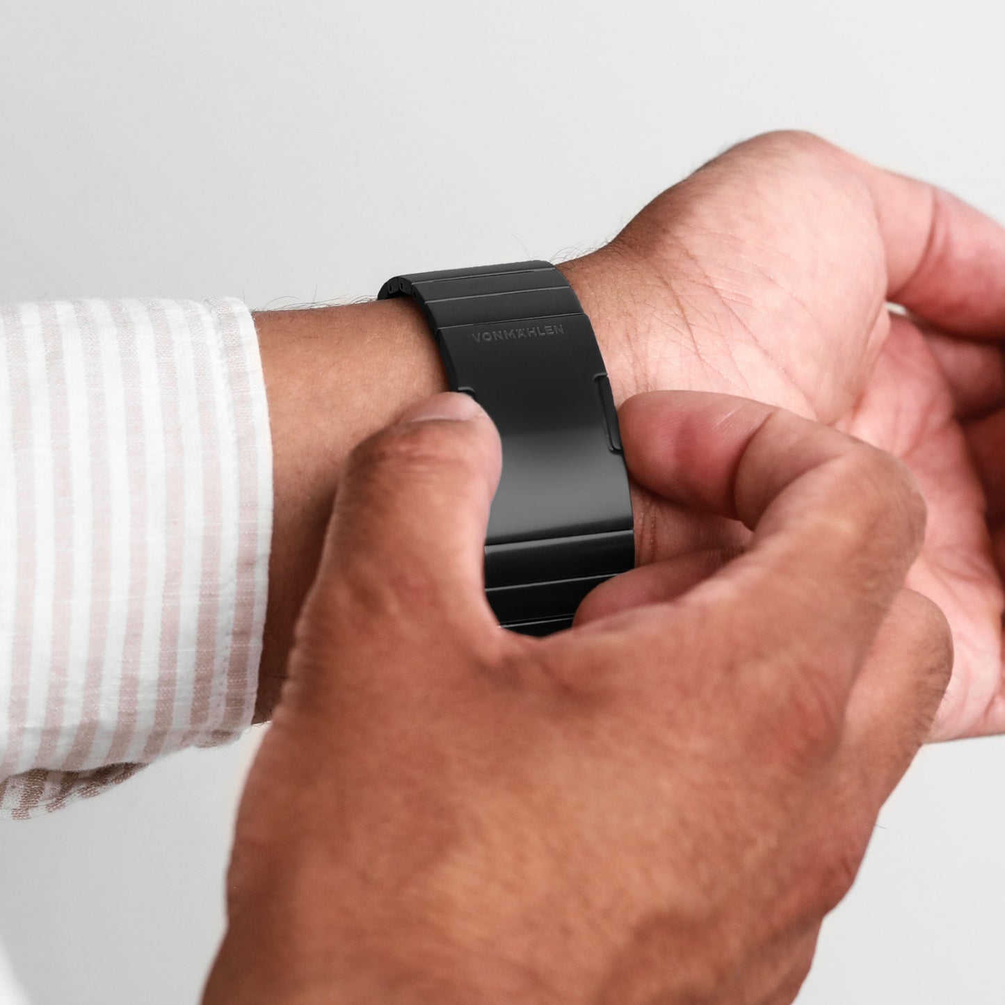 Link_Bracelet_Pro_Titanium_44 | 45 | 46|49mm_One Size_Black