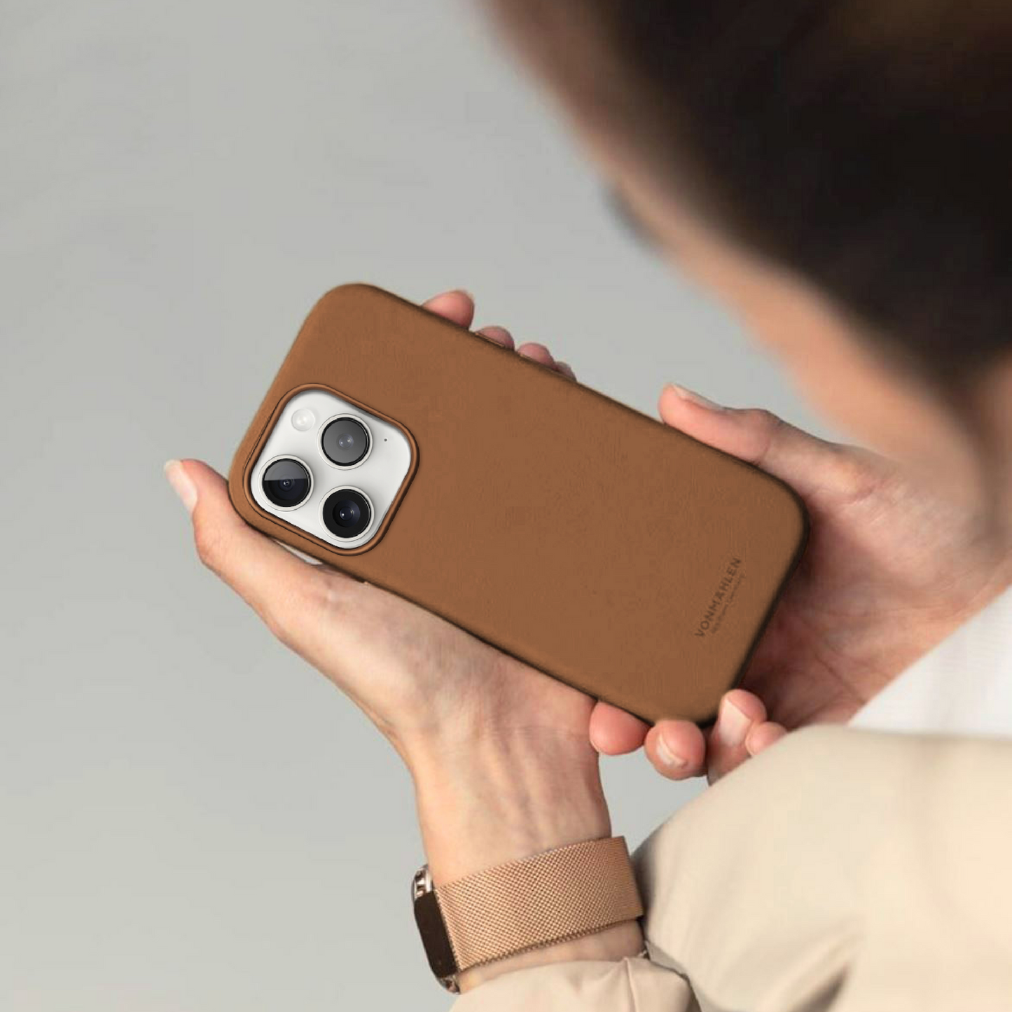 VONMAHLEN Like Leather Case iPhone 17 Pro - Brown