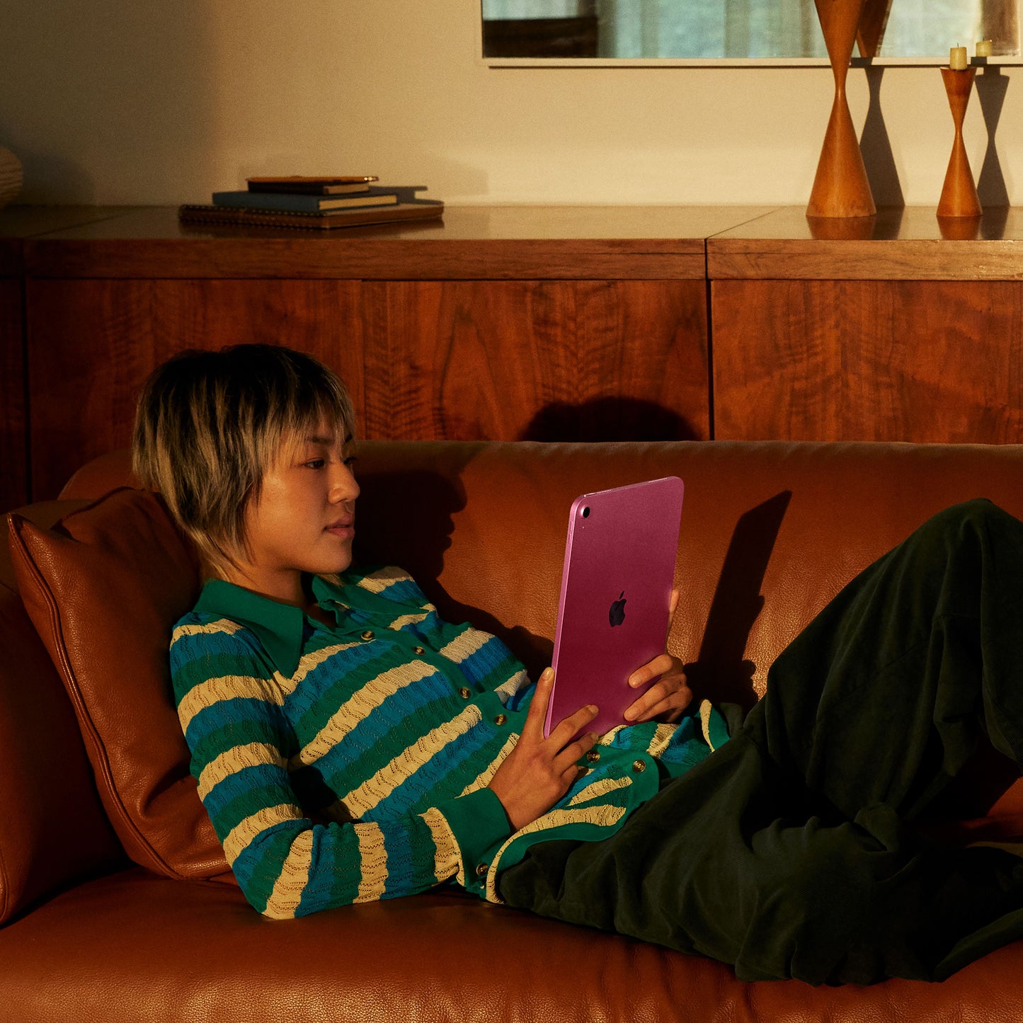 iPad_A16_Cellular_Silver_PDP_Image_Position_6__WWEN